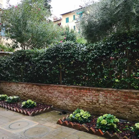 Fantastic Flat With Private Garden Florencia